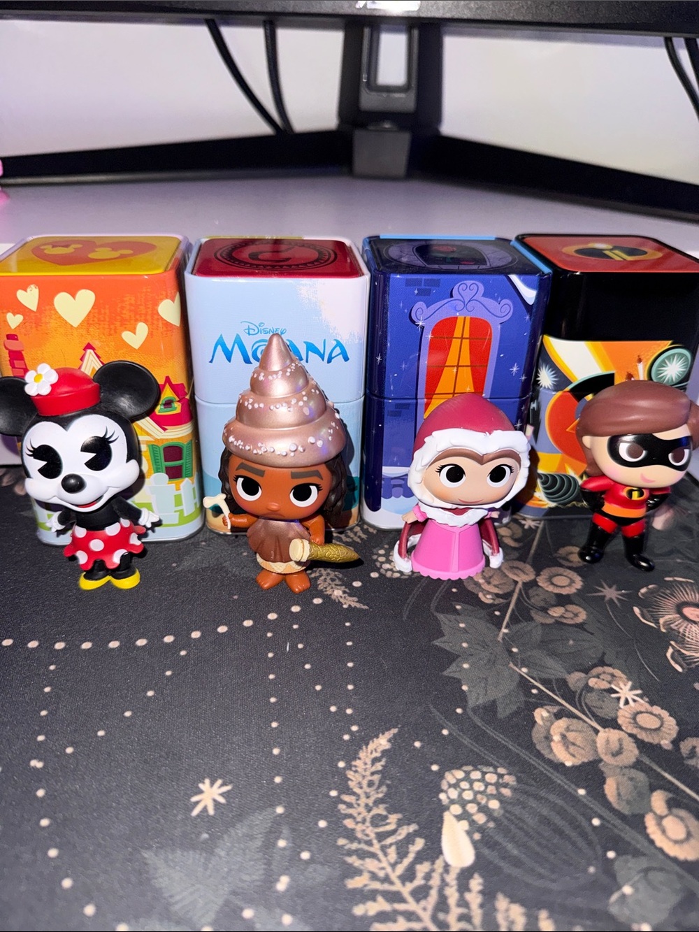 Disney Treasures Tin Box Figurines Set